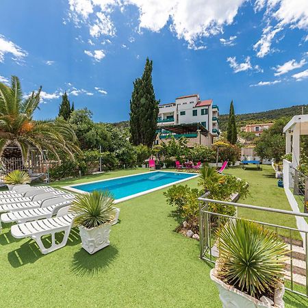 Villa Unique Sur La Plage Pour Des Vacances Inoubliables En Famille Ou Entre Amis Pour 10 Personnes Слатине Екстер'єр фото