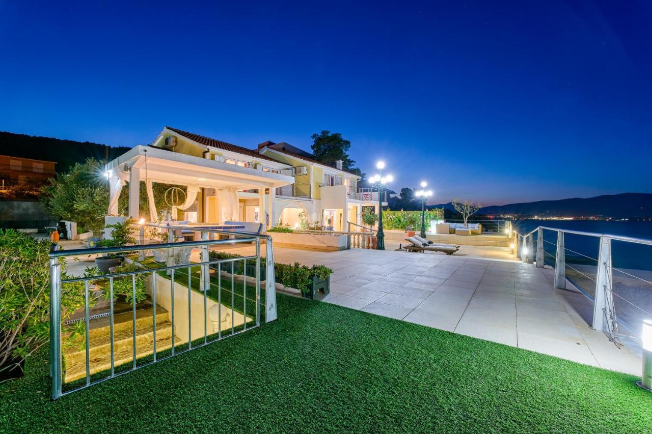 Villa Unique Sur La Plage Pour Des Vacances Inoubliables En Famille Ou Entre Amis Pour 10 Personnes Слатине Екстер'єр фото