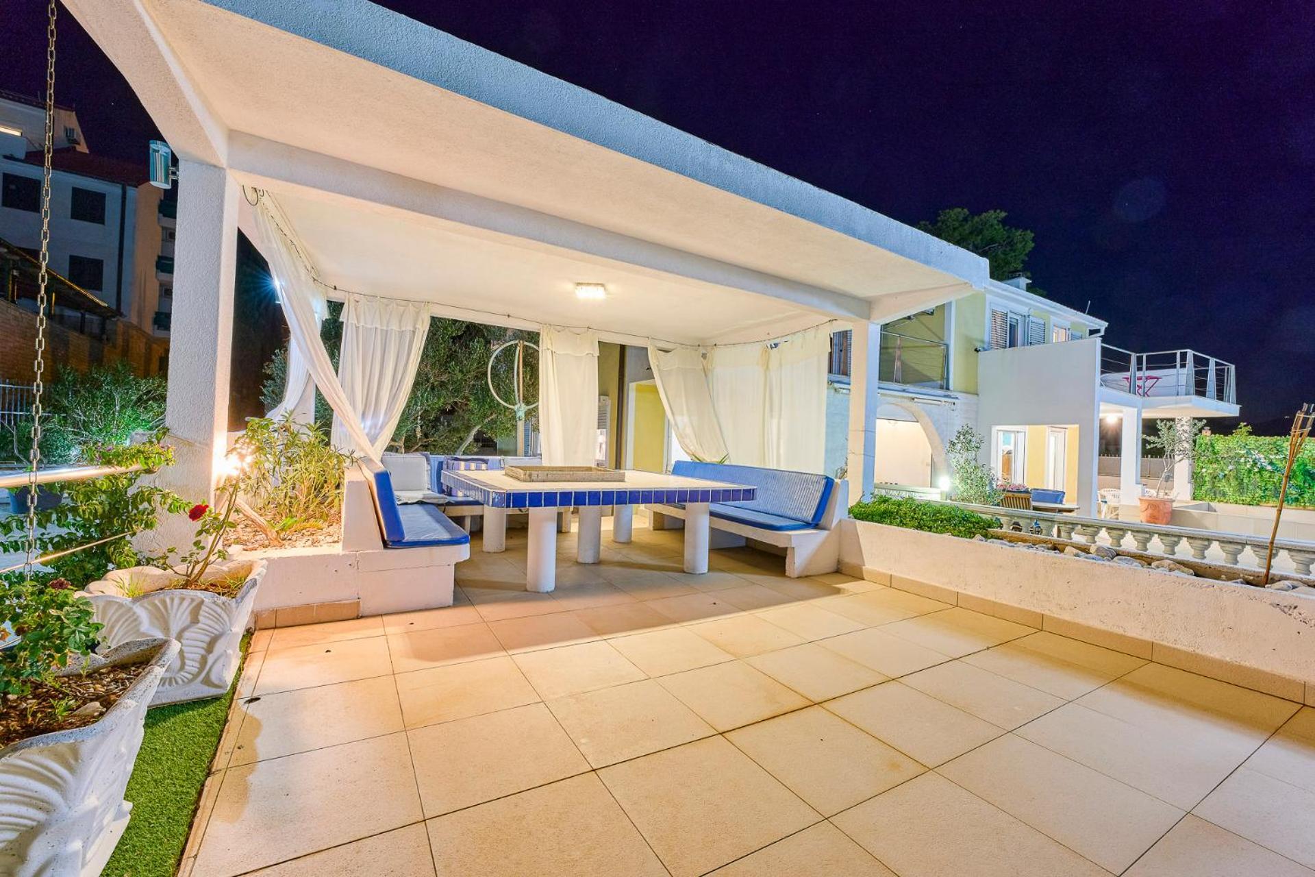 Villa Unique Sur La Plage Pour Des Vacances Inoubliables En Famille Ou Entre Amis Pour 10 Personnes Слатине Екстер'єр фото