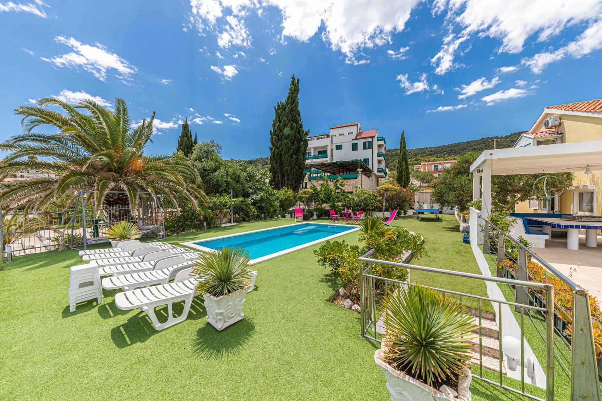 Villa Unique Sur La Plage Pour Des Vacances Inoubliables En Famille Ou Entre Amis Pour 10 Personnes Слатине Екстер'єр фото