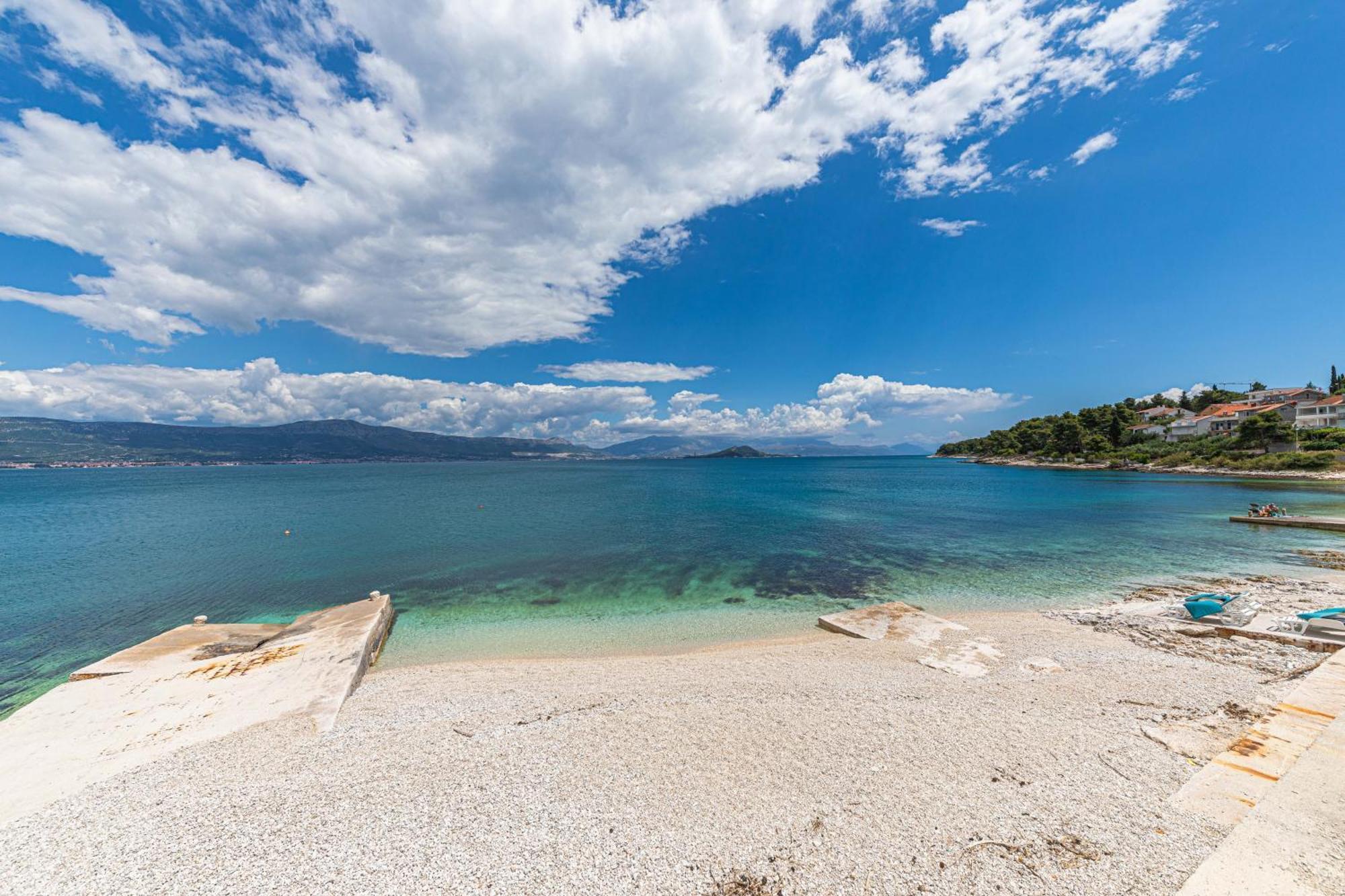 Villa Unique Sur La Plage Pour Des Vacances Inoubliables En Famille Ou Entre Amis Pour 10 Personnes Слатине Екстер'єр фото